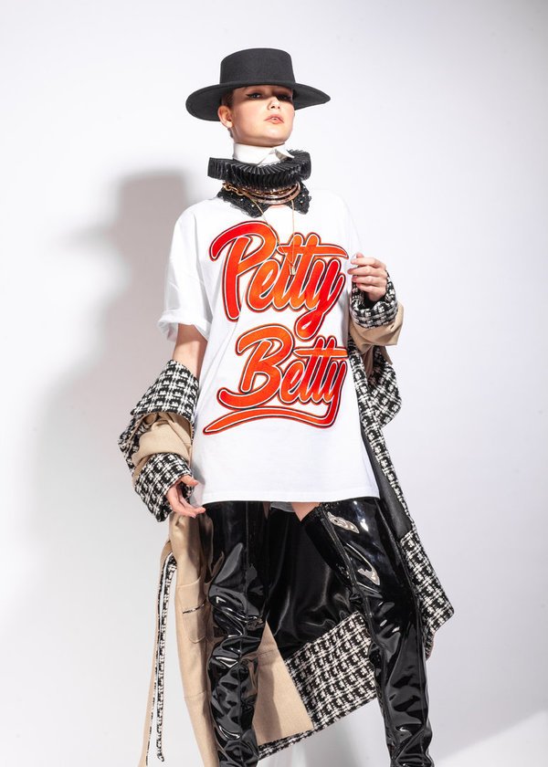 PETTY BETTY T-Shirt White with Red Applique (Sustainable)